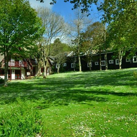 28 Tudor Court, Tolroy Manor Хейл Экстерьер фото